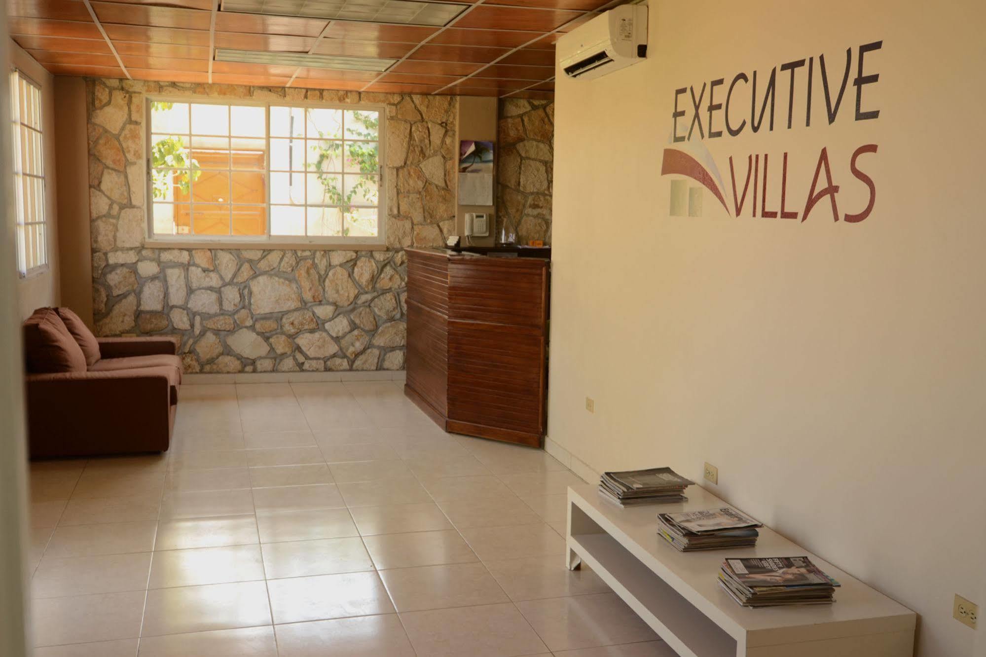 Executive Villas ปอร์โตแปรงซ์ ภายนอก รูปภาพ