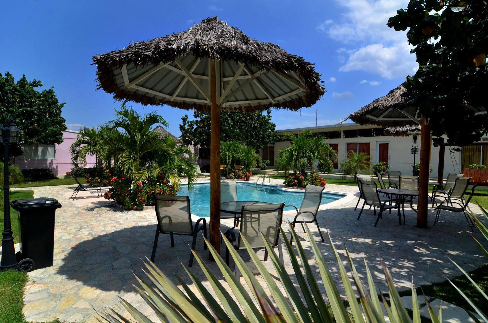 Executive Villas ปอร์โตแปรงซ์ ภายนอก รูปภาพ