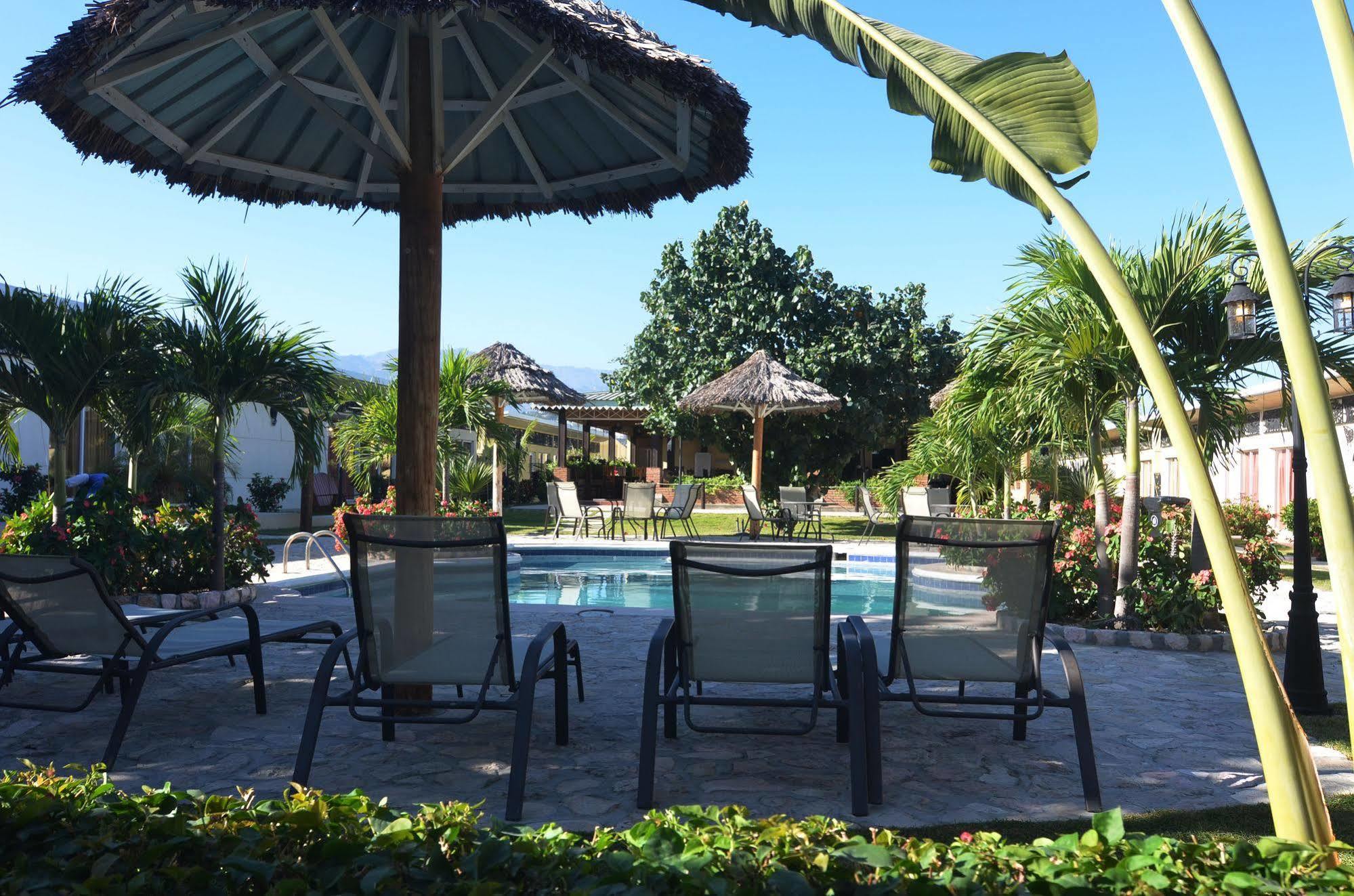 Executive Villas ปอร์โตแปรงซ์ ภายนอก รูปภาพ